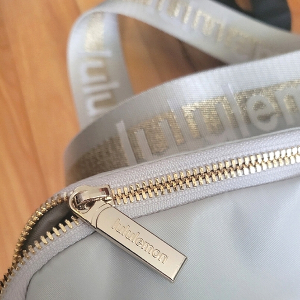 New Lululemon Everywhere Belt Bag, Limited edition, Vapor/Gold/White - Picture 9 of 14